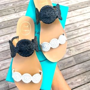 New Jack Rogers size 8 black and white sandals